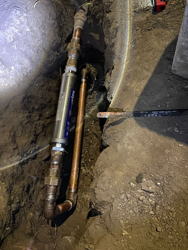 IPS KalyxX BlueLine de 1 pulgada instalado en línea sobre cañería de cobre